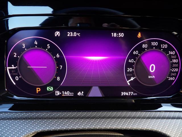 VOLKSWAGEN Golf usata, con USB