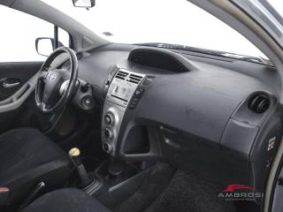 TOYOTA Yaris usata 11