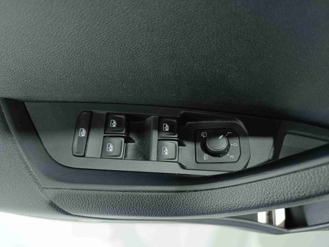 SKODA Karoq usata, con Sensori di parcheggio posteriori