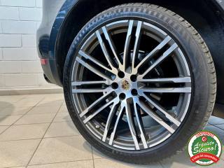 PORSCHE Macan usata, con Autoradio