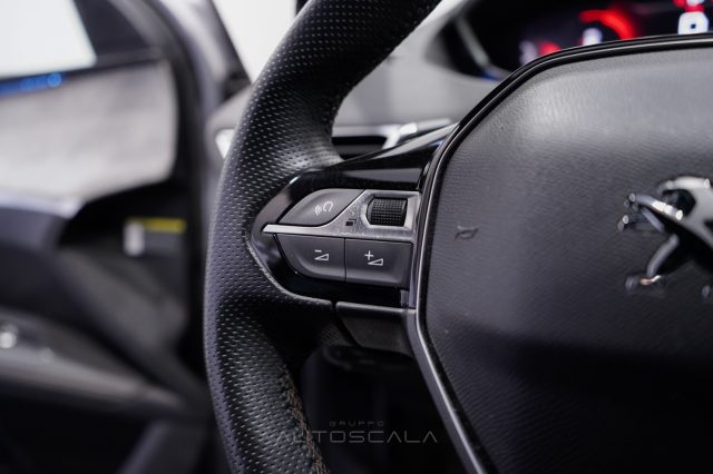 PEUGEOT 5008 usata, con Volante in pelle