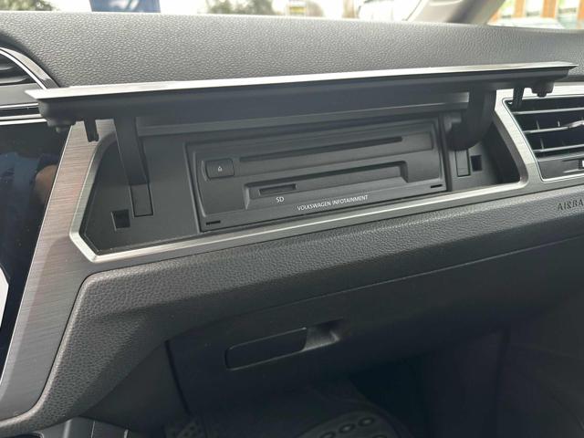 VOLKSWAGEN Touran usata, con Sedile posteriore sdoppiato