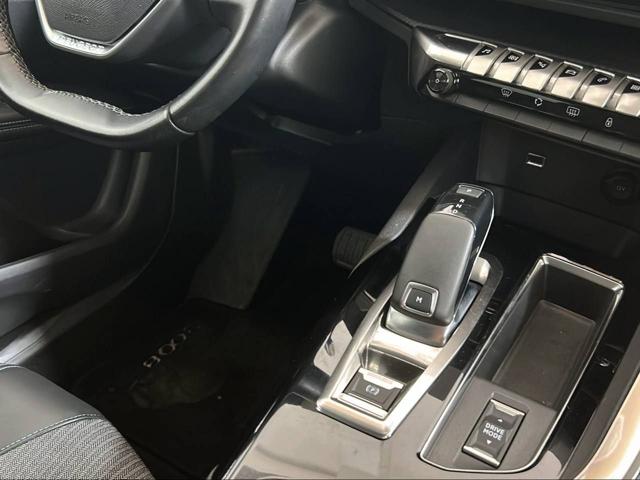PEUGEOT 3008 usata, con Leve al volante