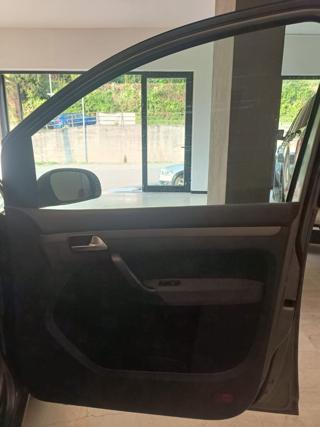 VOLKSWAGEN Touran usata, con Servosterzo