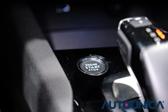 PEUGEOT 5008 usata, con Autoradio digitale