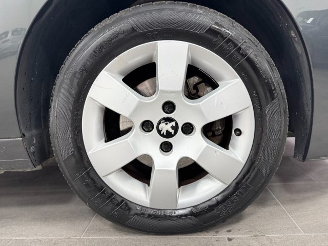 PEUGEOT 5008 usata, con Airbag testa