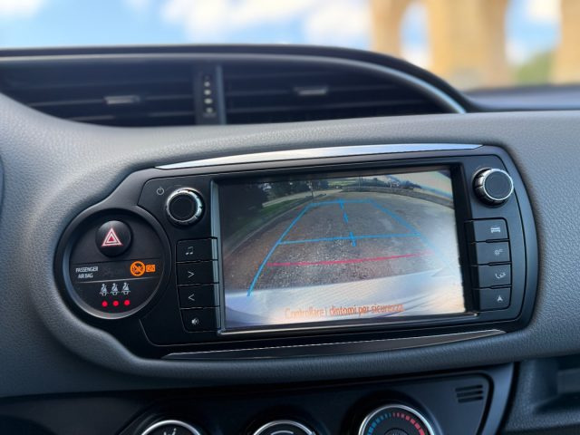 TOYOTA Yaris usata, con USB