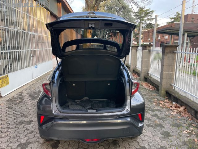 TOYOTA C-HR usata, con Sedili riscaldati