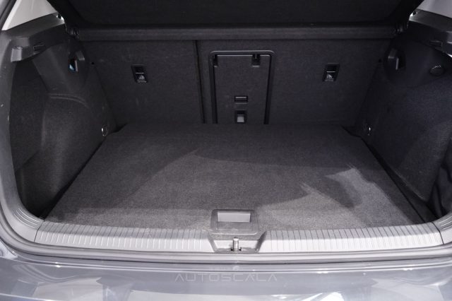 VOLKSWAGEN Golf usata, con Airbag testa
