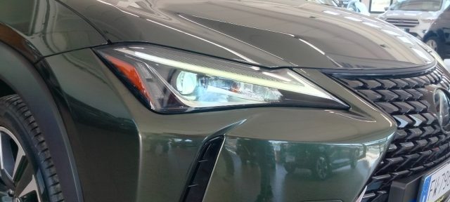 LEXUS UX 250h usata, con Boardcomputer