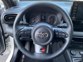 TOYOTA Yaris usata, con Touch screen