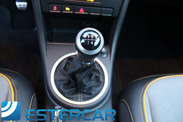 VOLKSWAGEN Maggiolino usata, con Touch screen