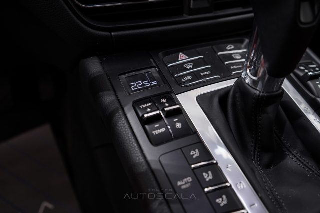 PORSCHE Macan usata, con Luci diurne LED