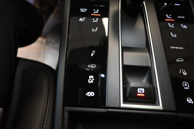 PORSCHE Macan usata 143