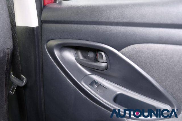 TOYOTA Yaris usata, con Specchietto retrovisore con funzione antiabbagliamento