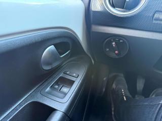 VOLKSWAGEN up! usata, con Autoradio digitale