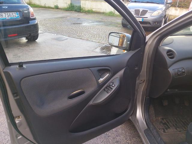 TOYOTA Yaris usata, con Autoradio