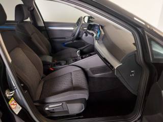 VOLKSWAGEN Golf usata, con USB