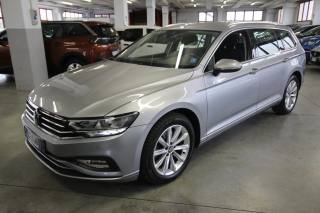 VOLKSWAGEN Passat Variant usata, con Airbag