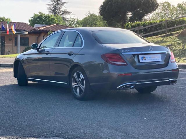 MERCEDES-BENZ E 200 usata, con Autoradio