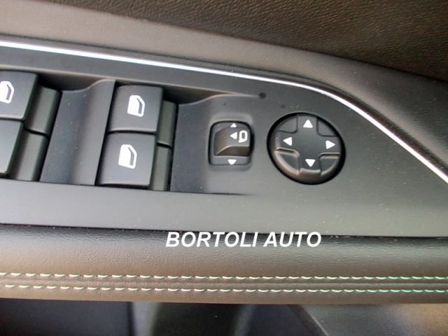 PEUGEOT 2008 usata, con Volante multifunzione