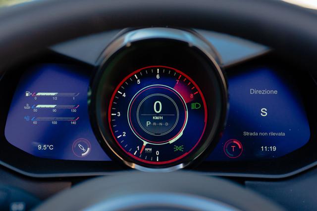 ASTON MARTIN Vantage usata, con Park Distance Control