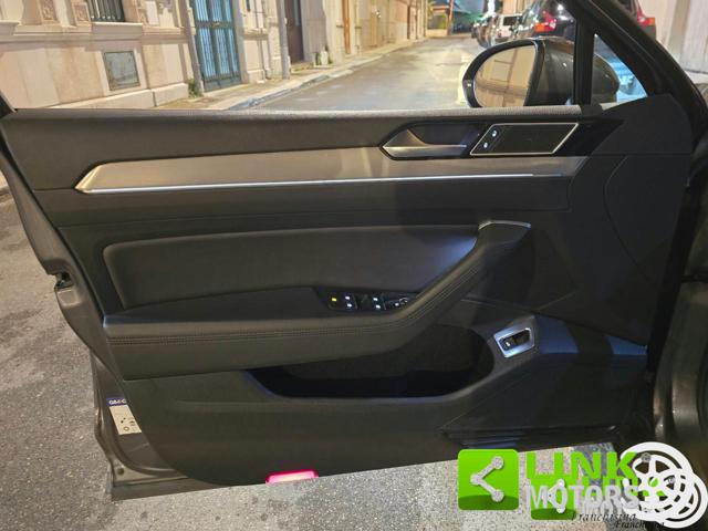 VOLKSWAGEN Passat usata 34