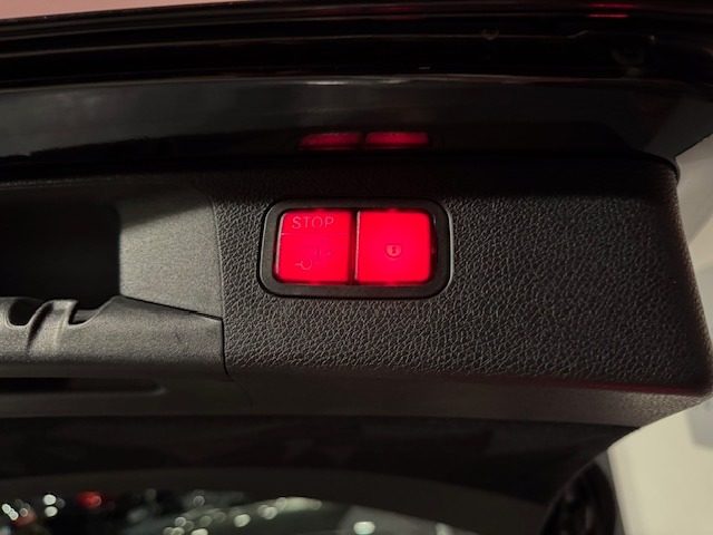 MERCEDES-BENZ E 300 usata, con Fari LED