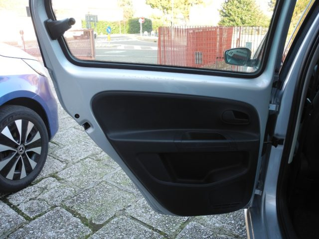 VOLKSWAGEN up! usata 40