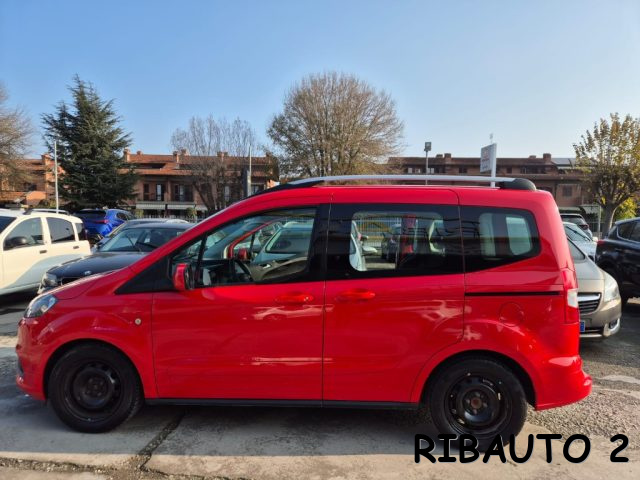 FORD Tourneo Courier usata 24