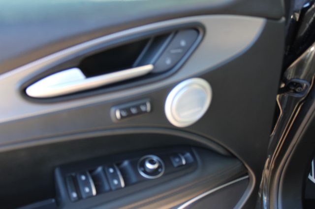 ALFA ROMEO Stelvio usata, con Controllo automatico clima