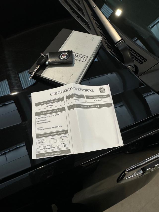 CADILLAC Escalade usata, con Leve al volante