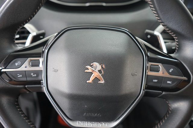 PEUGEOT 5008 usata, con Schermo multifunzione interamente digitale