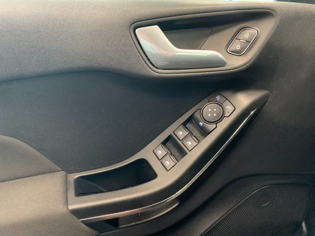 FORD Fiesta usata, con Fari LED