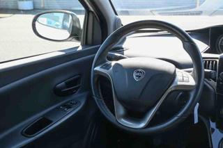 LANCIA Ypsilon usata, con USB