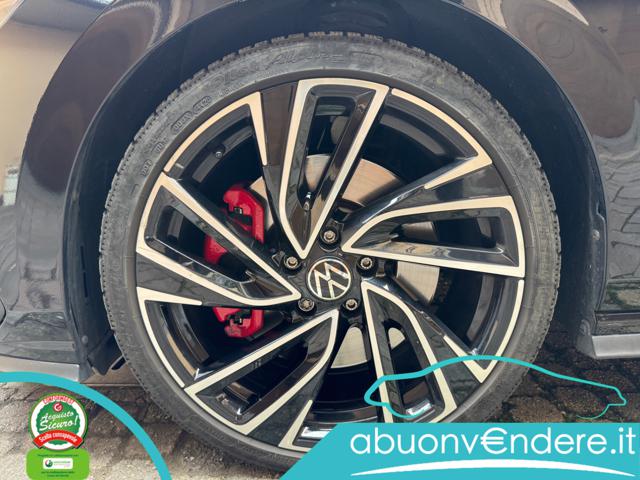 VOLKSWAGEN Golf usata, con Touch screen