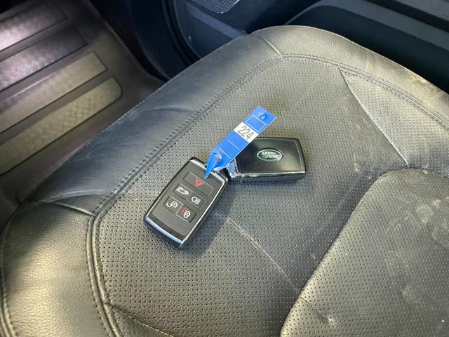 LAND ROVER Defender usata, con USB