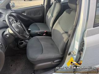 TOYOTA Yaris usata, con Autoradio