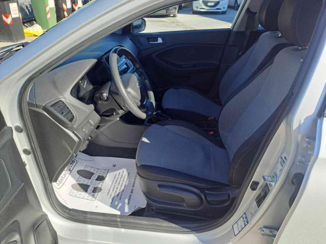 HYUNDAI i20 usata, con Airbag