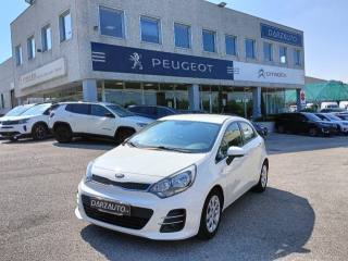 KIA Rio usata, con Sedile posteriore sdoppiato