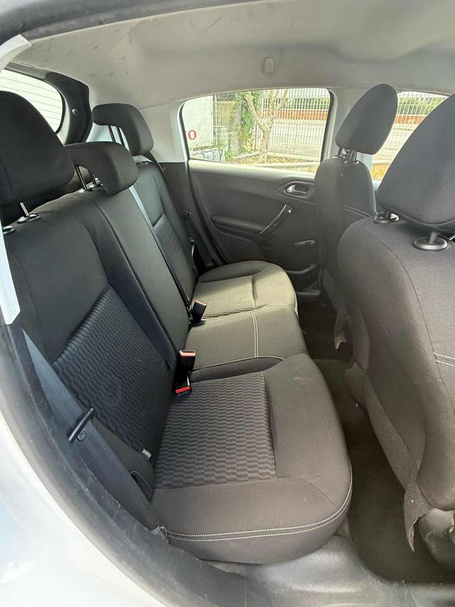 PEUGEOT 208 usata, con Autoradio