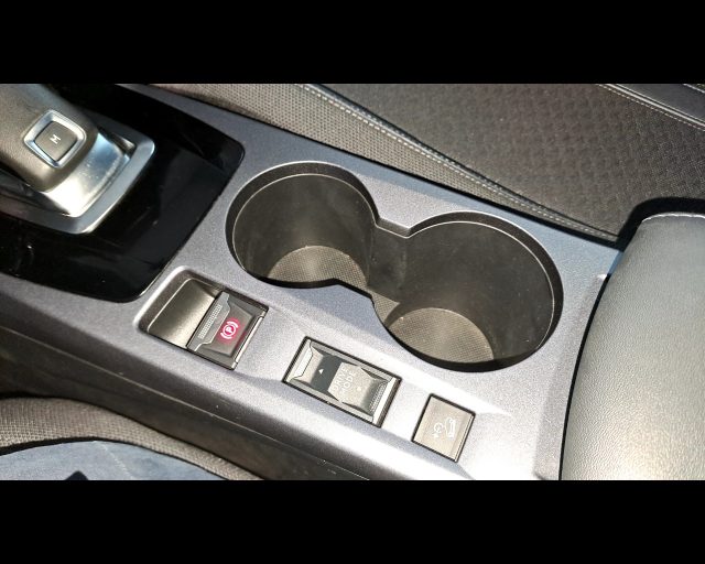 PEUGEOT 2008 usata, con Sedile posteriore sdoppiato