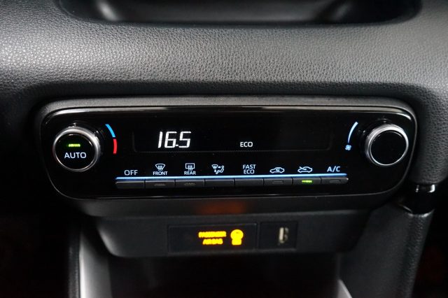 TOYOTA Yaris usata, con Servosterzo