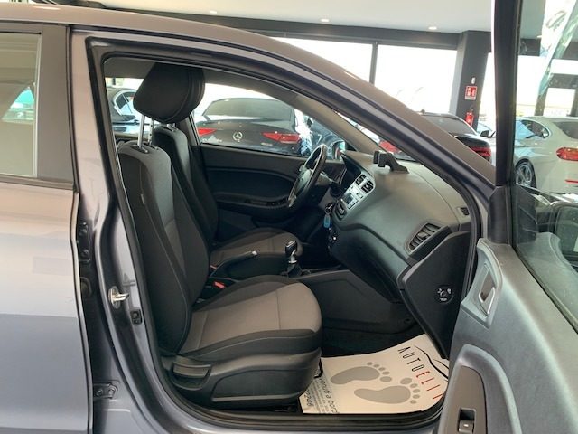 HYUNDAI i20 usata 13