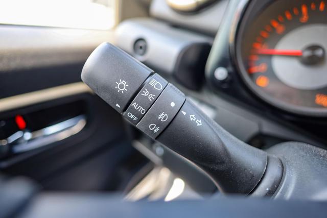 SUZUKI Jimny usata, con Bluetooth