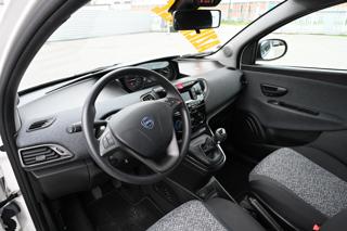 LANCIA Ypsilon usata, con USB