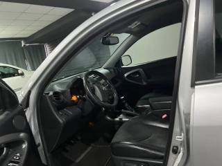 TOYOTA RAV 4 usata, con Autoradio