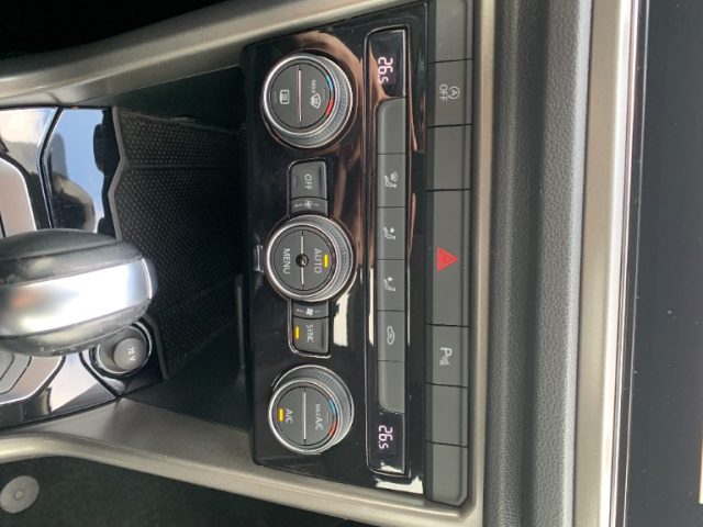 VOLKSWAGEN T-Roc usata, con Volante in pelle