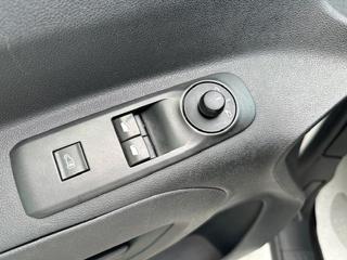 OPEL Combo usata, con USB