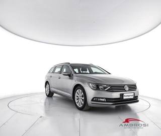VOLKSWAGEN Passat usata 1